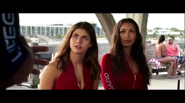 Alexandra Daddario (pechos Hot)