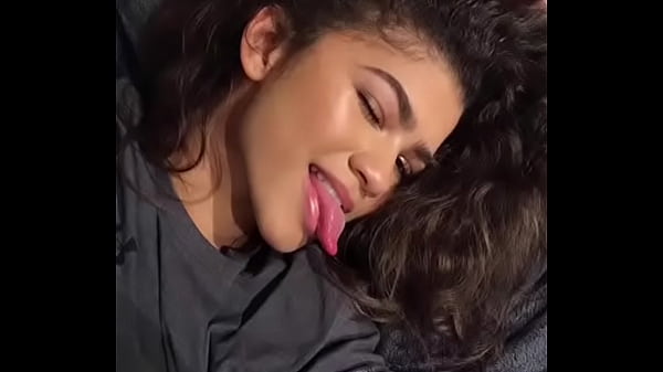 Jerk off zendaya Thumbnail