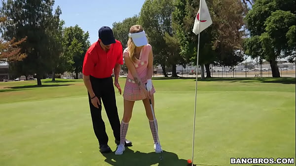 Karla Kush chupa pau e joga golfe