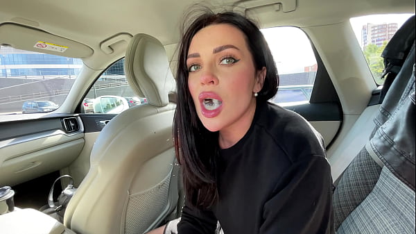 Passers-by do not allow a normal blowjob in the car