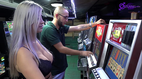 Casino con latinas calientes #1(soldier huge cock y Ashley Grey X)