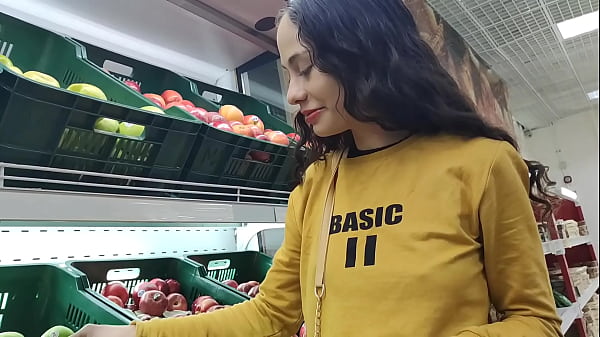Invito a mi casa a una desconocida que vi en el mercado, ella acepta la invitacion pero me dice que solo 3H para que el novio no la descubra