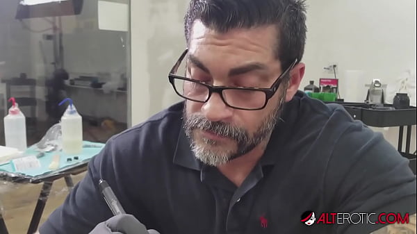 Kitty Jaguar fucked after having her asshole tattooed