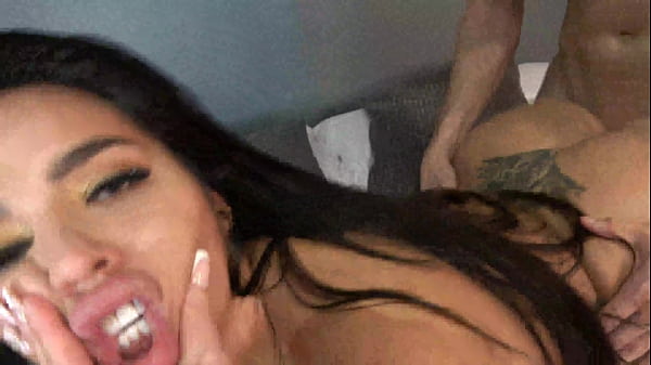 Acordando de surpresa com duas latinas gostosas - Sara Retali, Tommy Cabrio e Carla Boom