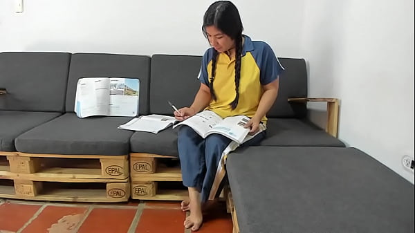 estudando para uma prova e acabam me fodendo e com muito sêmen na cara... passei na prova?