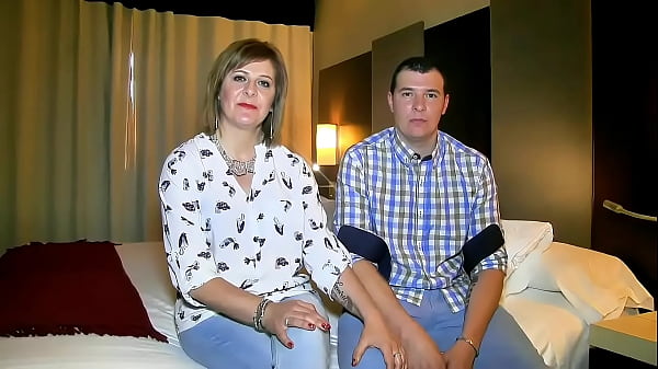 Es un Madurita Muy Deseable y lo Hacen por Morbo