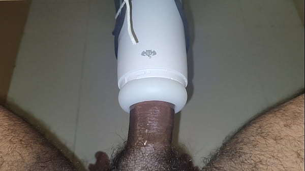 Experimentando o masturbador de sucção macho automático