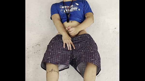 Masturbando na obra do vizinho