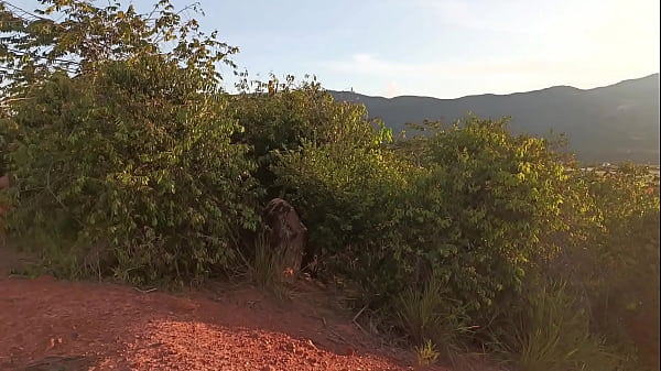 caliente y deseosa de verga me masturbo de camino a casa