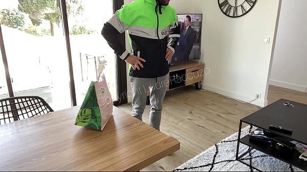 Defi inconnu - Je me fais demonter par le livreur Ubereats en camera cachée !