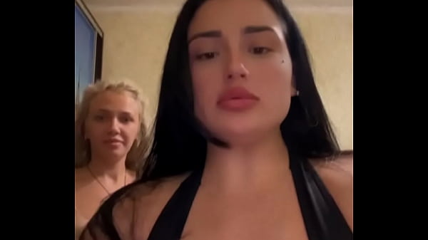 A cadela Olesia e sua amiga gordinha tinham peitos enormes