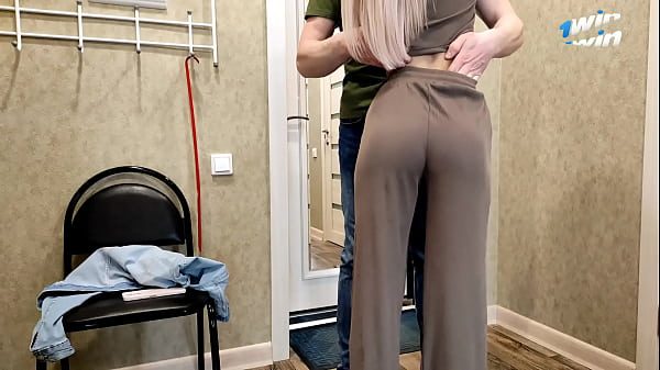 I met a cutie in the park, and she turned out to be a nymphomaniac and dragged her to her for sex.