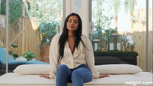 Numi Zahar get fucked in a casting with a long cock