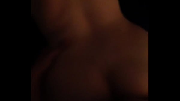 Morena sexy sendo trepada cachorrinho