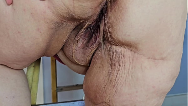 Subi uma escada, tirei minha calcinha e fiz xixi - Plumper, Chunky, Curvy, Chubby, BBW Booty, hijab excêntrico BBW, SSBBW, POV, adoração de bunda (bunda grande, bunda grande, bunda grande, bunda enorme, peitos grandes, grandes peitos,