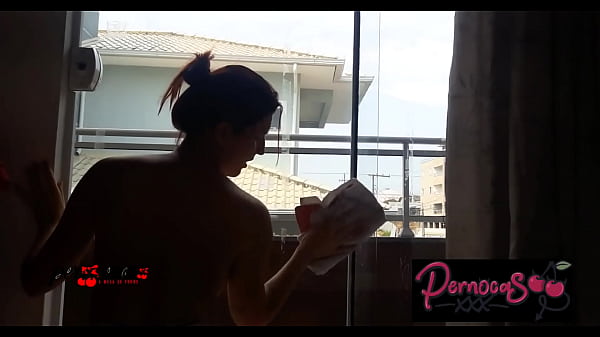 Não posso nem faxinar a casa de bermudinha que ele quer me comer