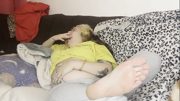 Massage of the swollen belly Burping the couch Thumbnail