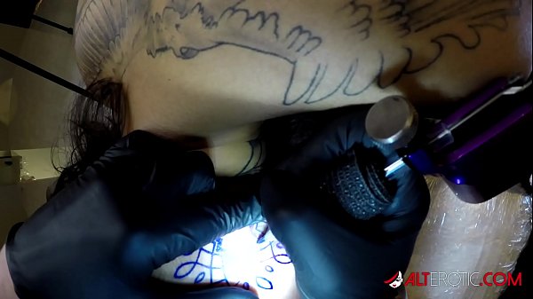Genevieve Sinn fucked while getting her face tattooed