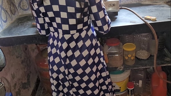 देशी भाभी को देवर ने किचन मे लेकर चोदा