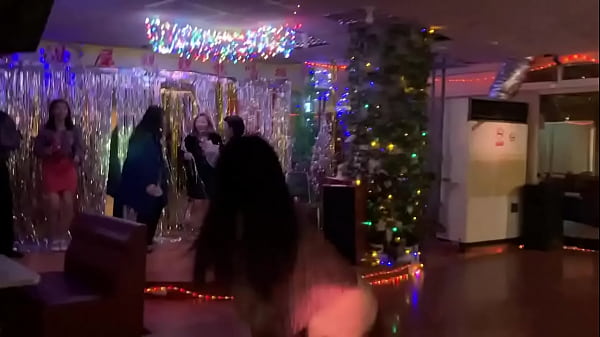 “The white guy battle with asia girl in public” Thumbnail