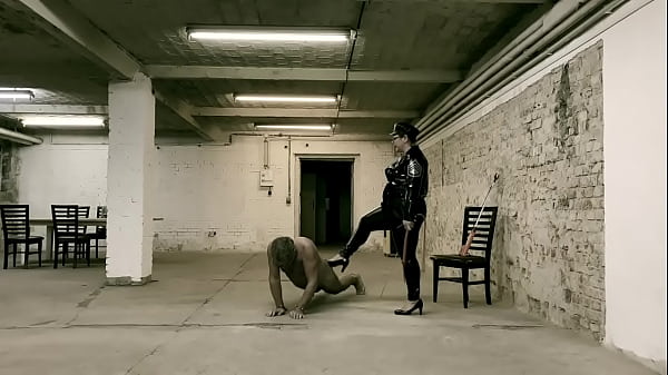 Dominatrix Mistress April - Whimp castration
