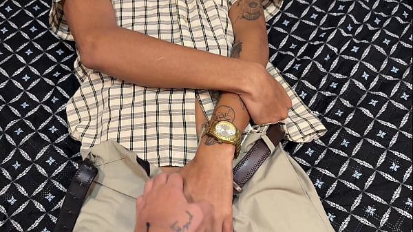 Felizgult terhes testvérem keményen akarja hogy megdugjam és az első legyek aki kipróbálja a hatalmas farkam