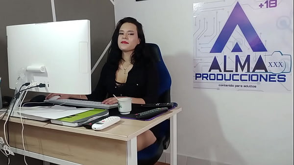 me follo duro a la esposa de mi jefe hasta hacerla correr y le demuestro que ella es mi amante.