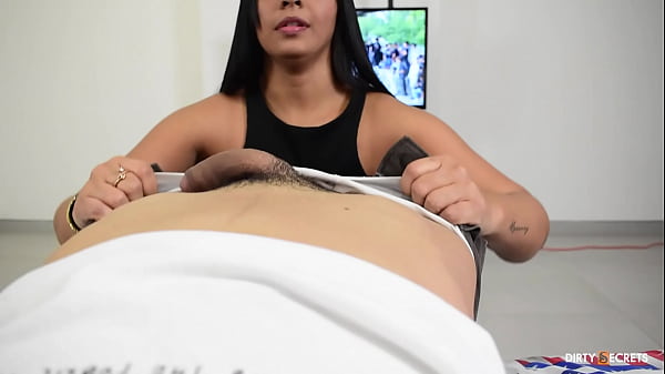 LEYLA JOHNSON PAYS A HOT VISIT TO LIL TIMY