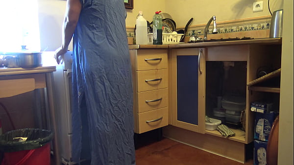Arab stepmom lets horny stepson have a quickie in the kitchen