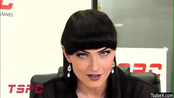 Ts Korra Del Rio é uma merda de repórteres