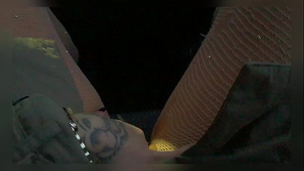 Provoquei o uber e deixei ele brincar com minha bucetinha