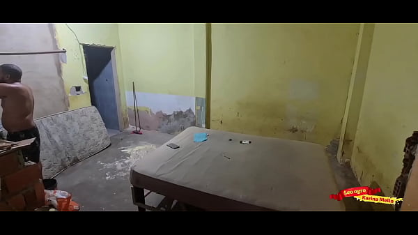 Novinha seduzindo pedreiro - anal teen...