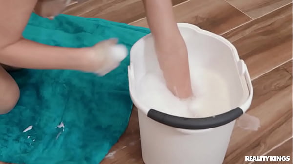 Cleaning Up And Getting Dirty / Reality Kings  / download full from rkfull.com/cle