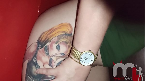 Fui conhecer a casa de swing imperium e claro que fui na cabine de Gloryhole, fodi com 5 paus que surgiram no buraco.