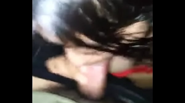 La prima de mi mejor amiga da buena mamada.