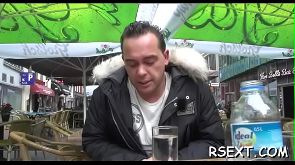 Dikke Slanke Tits op een Hard Stang