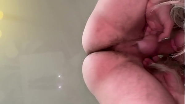 Big stepmom took a dick in her mouth and started moaning when she was fucked in anal