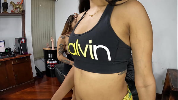 Por trás das câmeras na primeira vez de Lexi Mallet na mansão