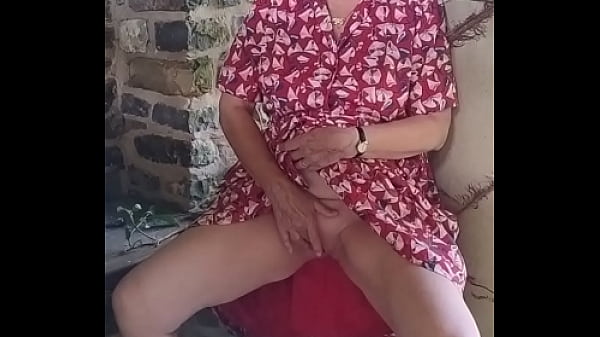 Wanking in public gardens Thumbnail