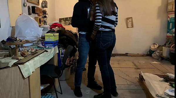 Вызвал проститутку в типичный Русский гараж