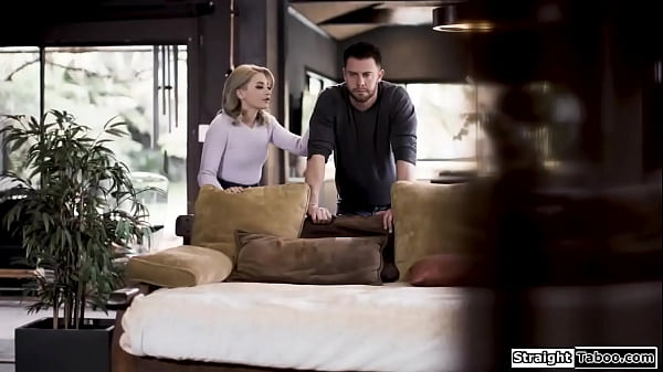 Lola Fae se oferece ao namorado da mãe e faz sexo anal