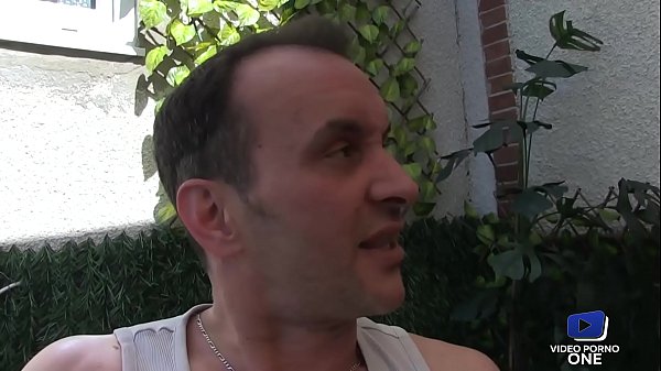 Monique aime la bite des machos