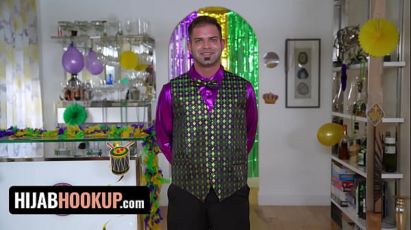 Muslim Babe Violet Gems Celebrates Mardi Gras With Sloppy Cumshot On Her Pretty Face - Hijab Hookup