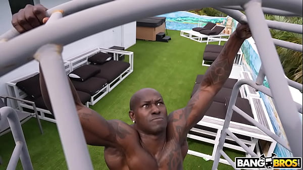 Roommates Cross The Boundary?!