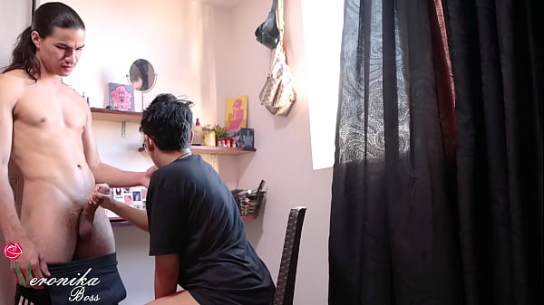 Me atrapa mi primo fumando y me dejó llenar el coño para que no hable - Veronika Boss