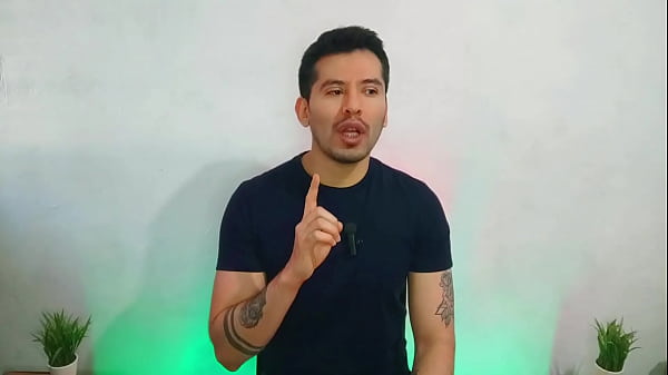 El camionero maduro de la central de abastos cogiendose al jovencito lava coches de la central de abastos! Relato sexual