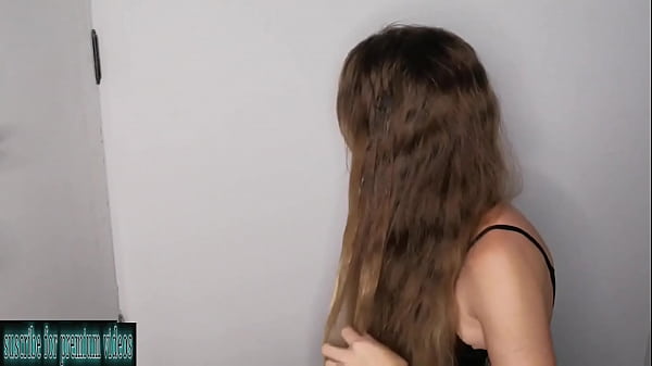 I give milk to my friend's hair so she can comb her hair