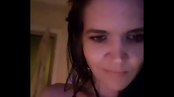 Mallu aunty dress on webcam Thumbnail