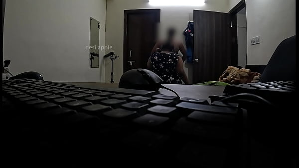 wife sucking dick infront of maid