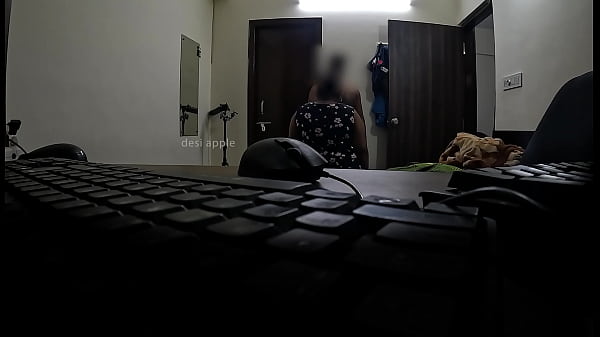 wife sucking dick infront of maid